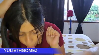 Lonely stepmother invites you to share her bed ( CASERO REAL)