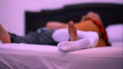 La profesora se folla al estudiante en su oficina después de clases mientras sus padres no están en casa.